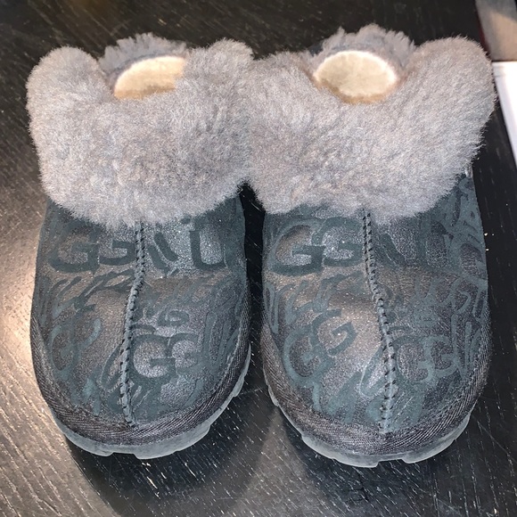 Women Ugg Graffiti Slippers 